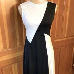 New w/o tags Lavishly Paris Women’s Designer B/W Maxi Dress. Size Small